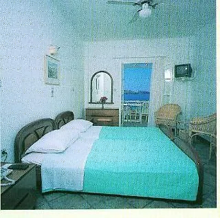 Kokkina Beach Finikas (Syros)